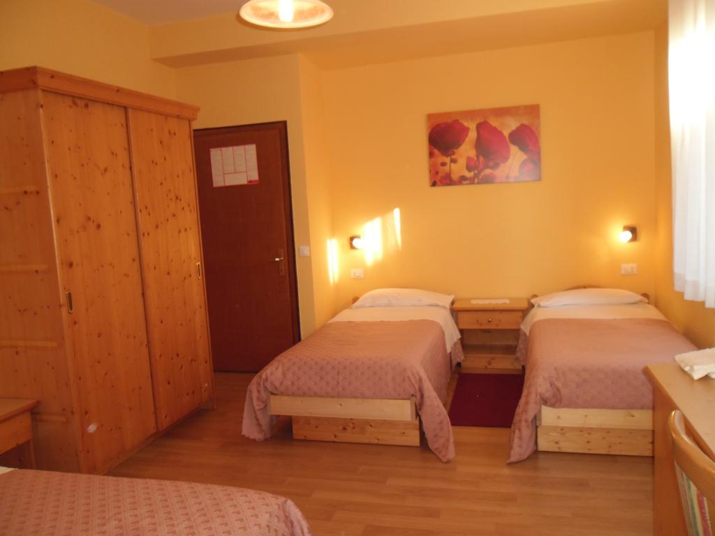 Hotel Cantaleone San Michele allʼAdige Стая снимка