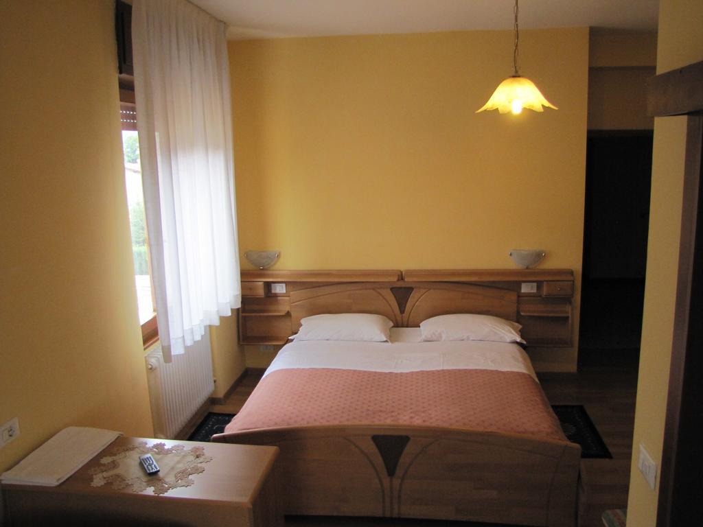 Hotel Cantaleone San Michele allʼAdige Стая снимка